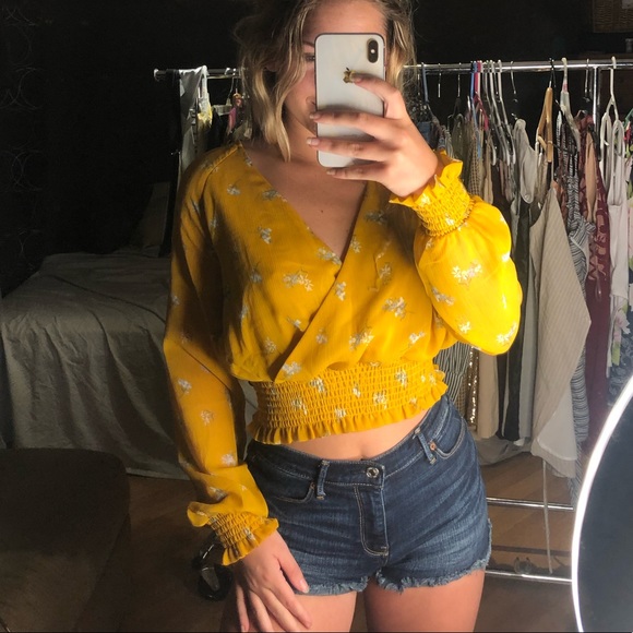 Long sleeve floral top! - Picture 4 of 4